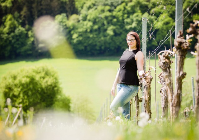 Weinhoheit Elisabeth Kol im Weingarten